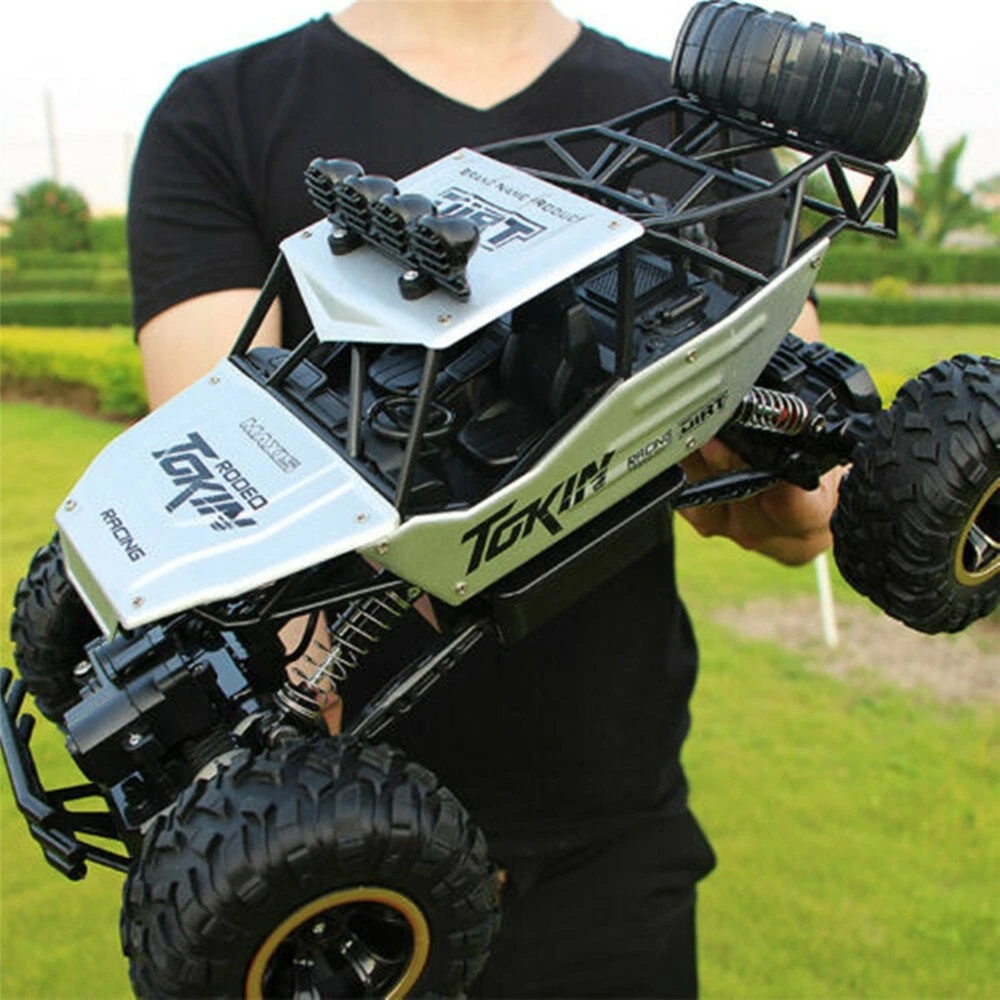 1/12 Alloy Metal RC Car with Two Rechargeable Batteries 4WD 2.4G Off Road Big Foot Crawler RC Vehicle Models