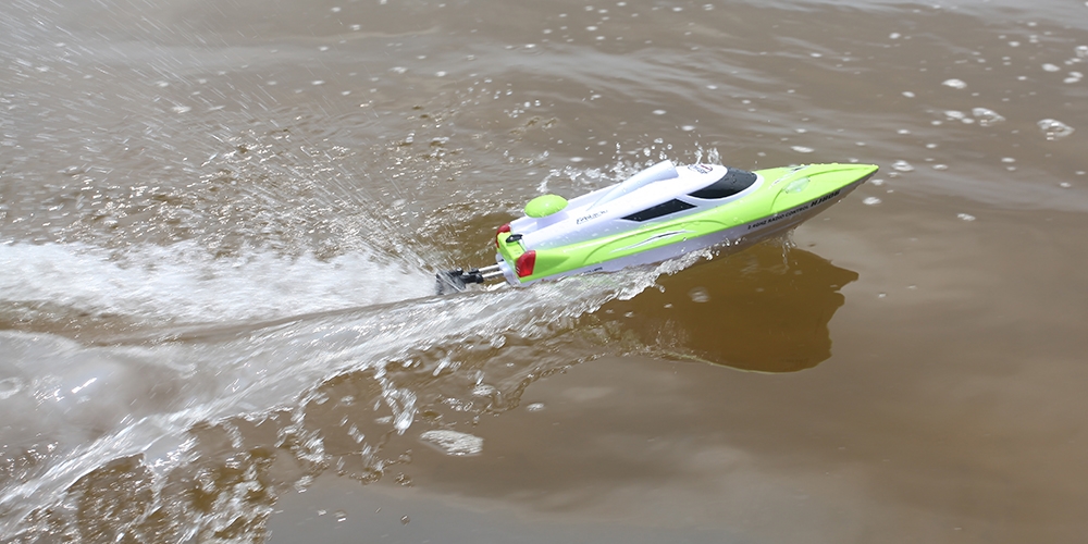 HJ806 RC Boat High Speed 35km/h 200m Control Distance Fast Ship With Cooling Water System