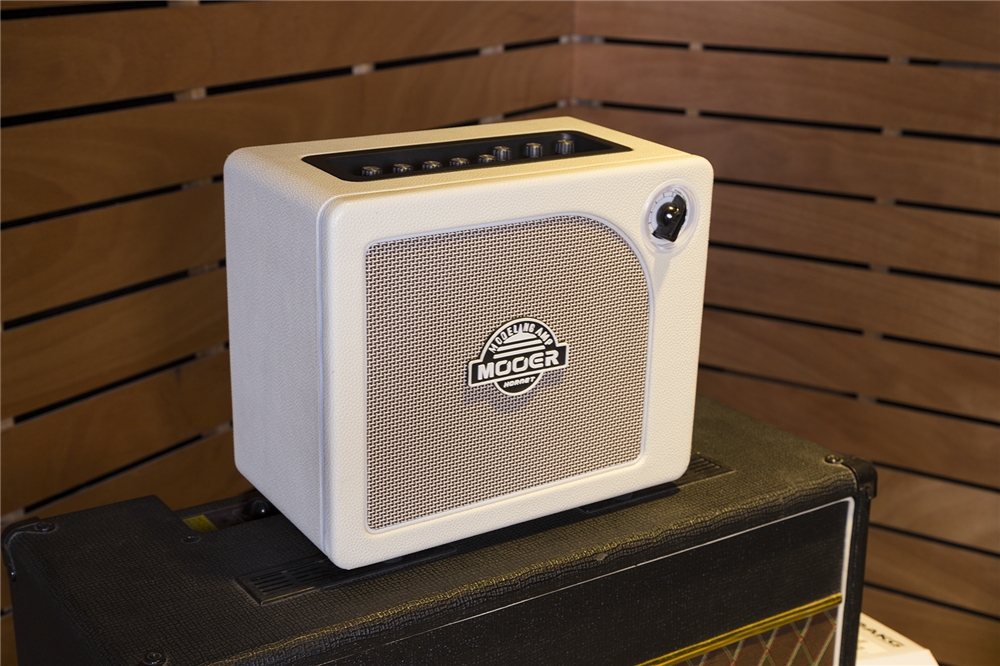 MOOER HORNET WHITE 15W Didital Modeling Combo Amplifier Guitar Amp Amplifier 9 Amp Models Headphone Output Small Guitar Speaker